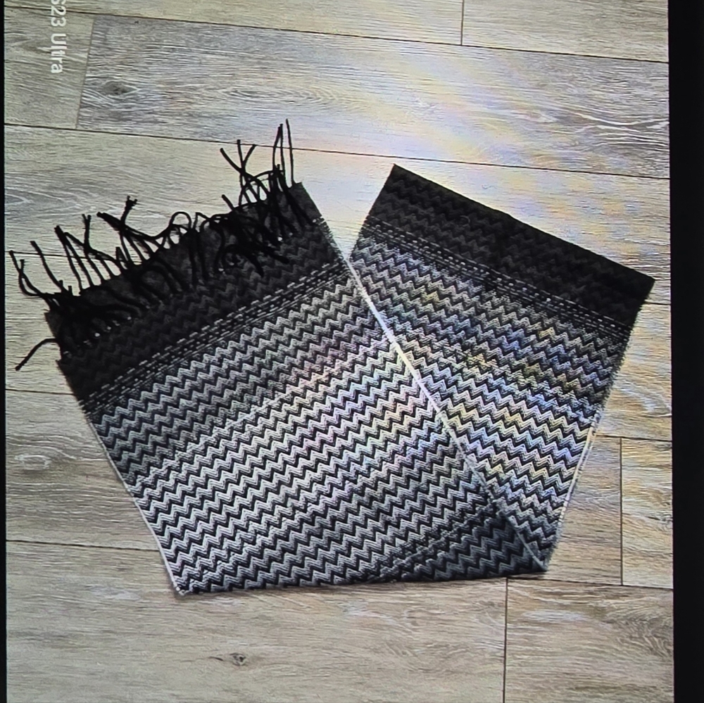 D&Y Black and Gray  Scarf